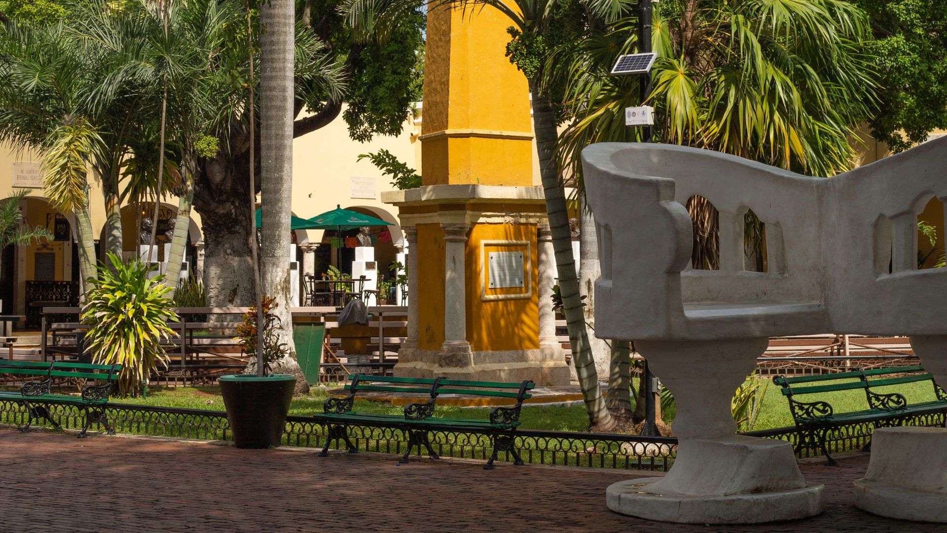 parque de santa lucia en merida yucata - restaurante avec amour